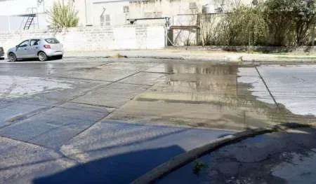En 2022 ya se notificaron 1322 infracciones por pérdidas de agua y aperturas de calles en Salta