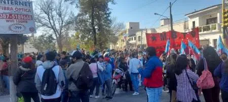 Otra organización social se manifiesta en la ciudad de Salta