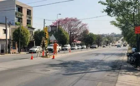 Instalaron semáforos provisorios en calle Arenales y Luis Güemes