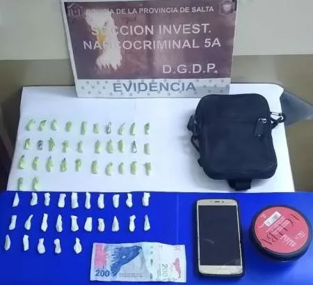 Tres allanamientos, seis detenidos y cientos de dosis de droga secuestradas en Capital