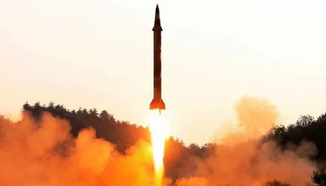 Corea del Norte lanzó un misil que sobrevoló Japón y activó la alerta civil en toda la zona