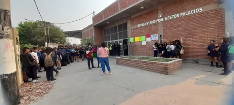 Estudiantes de una escuela salteña reclaman al Ministerio de Educación la falta de personal en su institución