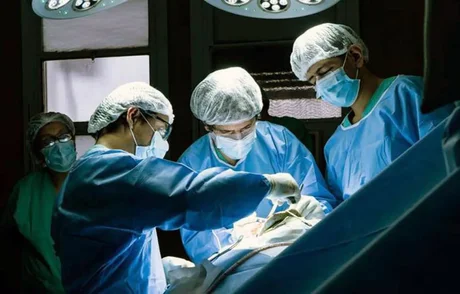 Se realizó una neurocirugía por enfermedad de Parkinson en el hospital San Bernardo