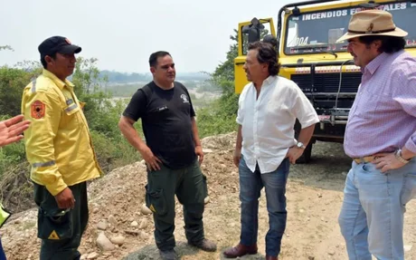 El gobernador salteño recorrió la zona afectada por los incendios en el norte