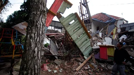 162 muertos tras un fuerte terremoto en Indonesia