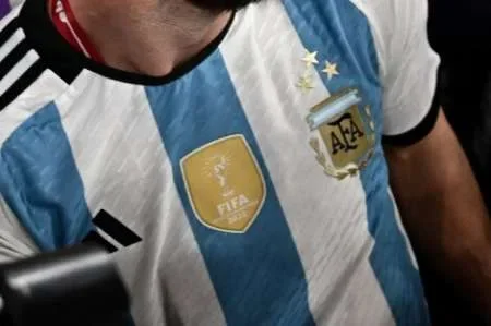 Qué valor tiene la camiseta de la Selección Argentina con 3 estrellas: sale a la venta este lunes