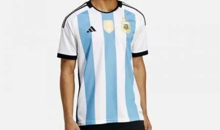 En pocas horas se agotó la nueva camiseta de la Selección Argentina con las tres estrellas