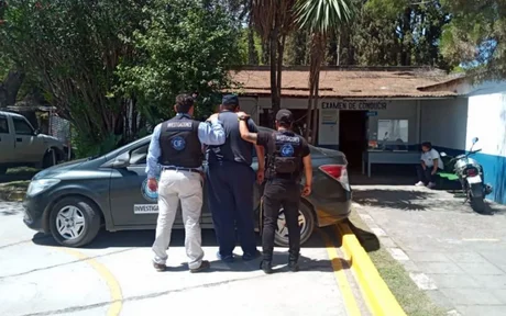 Allanan el canchón municipal y detienen a dos agentes de Movilidad Ciudadana