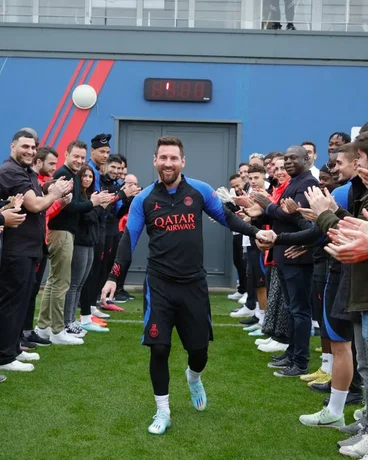 Messi volvió a los entrenamientos en el PSG y fue recibido con honores: no estaba Mbappé