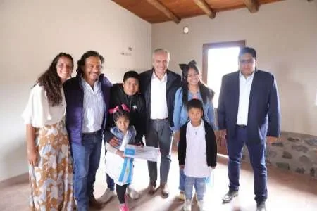 Alberto Fernández visitó La Poma y entregó la vivienda 90.000 del país