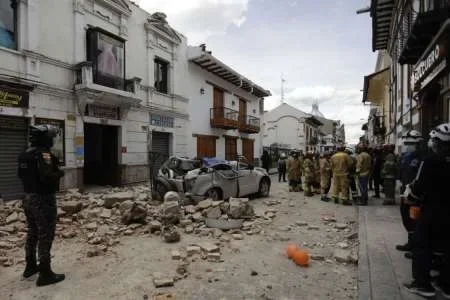 Ecuador: 13 personas murieron y otras 126 resultaron heridas tras un sismo de magnitud 6,6
