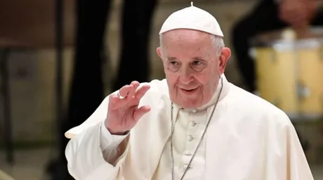Internaron al papa Francisco para realizarle un "control médico programado"