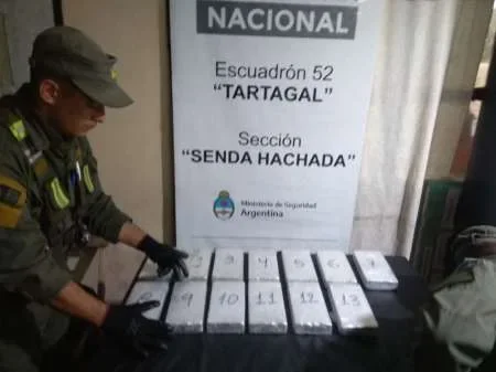 Dos personas detenidas en Salta por el traslado de 13 kilos de cocaína