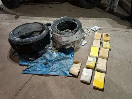 Secuestran más de 48 kilos de cocaína en Salta: estaban escondidos en el interior de los neumáticos