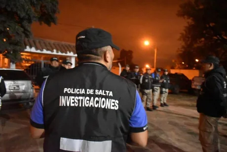 Mega operativo policial en Salta para desbaratar una banda de delincuentes: 11 allanamientos en Capital y Campo Quijano