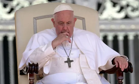 La salud del papa Francisco evoluciona favorablemente tras su operación de abdomen