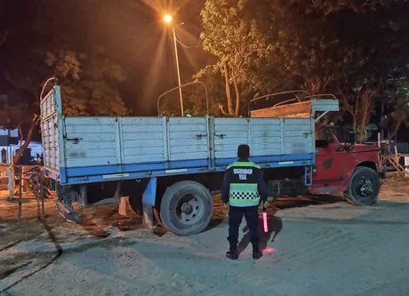 Detectan un camionero conduciendo totalmente borracho en Salta