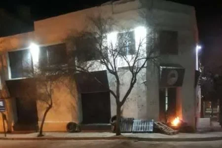 Intentaron prender fuego a la Municipalidad de La Quiaca
