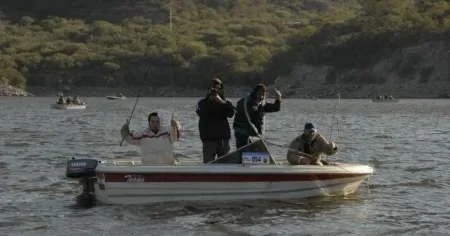 Tras conocerse que las aguas del dique Itiyuro no es apta para consumo, ahora prohíben la pesca