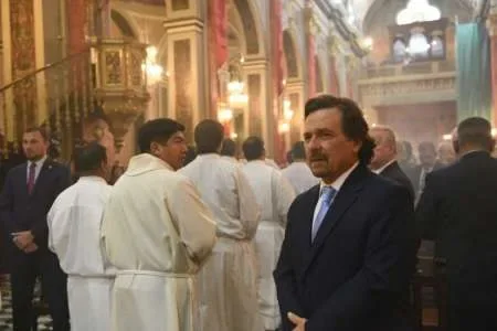 Sáenz estuvo presente en la Catedral el primer día del Triduo del Milagro