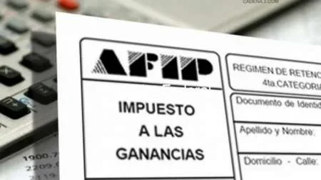 Massa anunció que la AFIP cobrará un anticipo extraordinario de Ganancias a los bancos