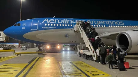 Arribó al país el primer grupo de argentinos que fueron evacuados de Israel