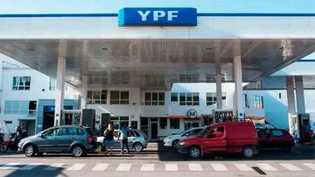 YPF asegura que no habrá faltante ni suba de precio en combustibles tras las elecciones