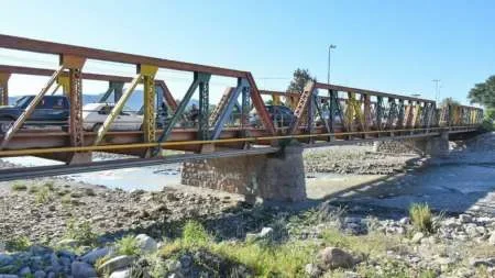 Los vehículos dejarán de circular sobre el viejo puente de Vaqueros