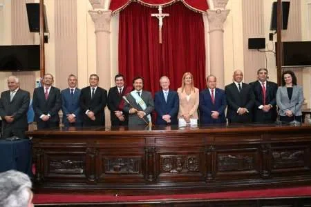 Sáenz tomó juramento a sus nuevos ministros y se confirmó el nuevo gabinete provincial
