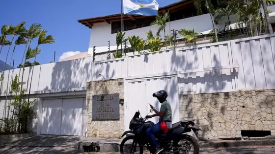 Venezuela restringió el ingreso de gendarmes en la embajada argentina