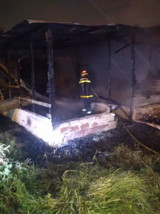 Feroz incendio en una casa de San Luis: afortunadamente no hay personas lesionadas