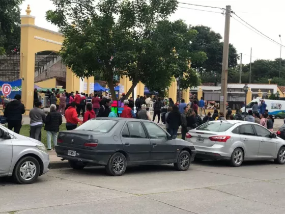 Miles de salteños esperan por comprar en una nueva edición de El Mercado en tu Barrio