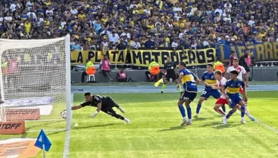 Con una gran polémica en el superclásico, Boca eliminó a River de la Copa de la Liga